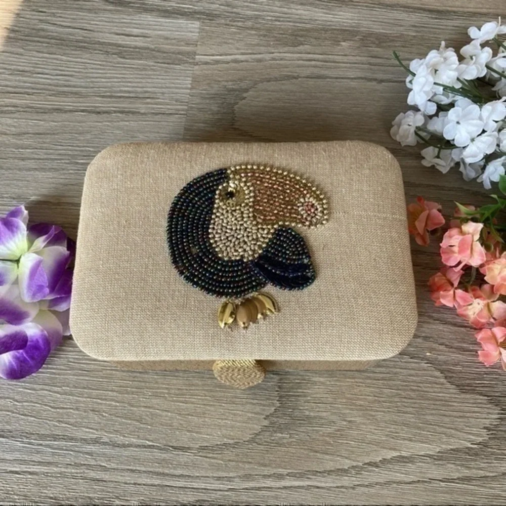 💋 Hand Embroidered Parrot 🦜 Art Jewelry Box Clutch 💼 - Beige *NEW